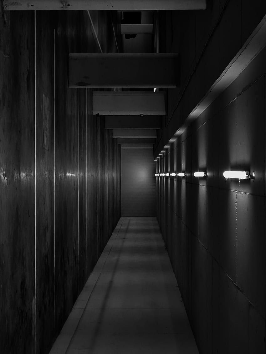 30, couloir sombre, couloir effrayant Fond d'écran de téléphone HD