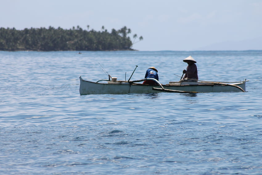 / local fishermen on siargao island HD wallpaper