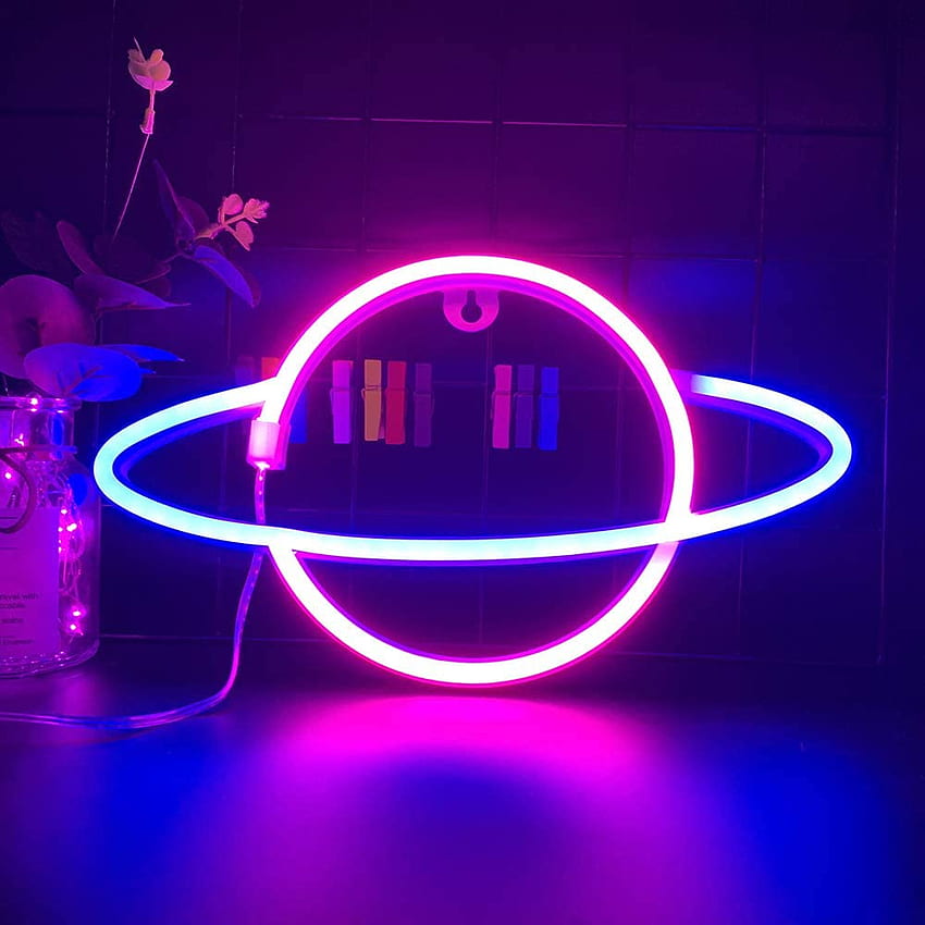 Синьо-розов цвят Galaxy Planet Neon Sign Light Glow in the Dark Таван Висящ домашен стенен парти декор, LED Hang Planets Неонов знак Създайте атмосфера на Млечния път за Хелоуин парти, астронавт неонова светлина HD тапет за телефон