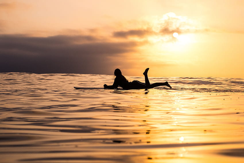 surfer, surfing, woda, dziewczyna, ocean, światło słoneczne, surfować, plaża, fala, California, sylwetka, zachód słońca, ruchomy, noga, osoba, morze, Zbiory, longboard, deska surfingowa Tapeta HD