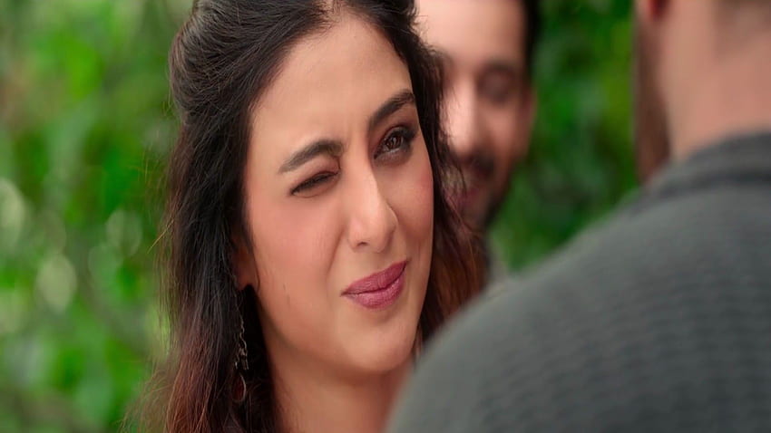 Beautiful Tabu Eye Blinking in Movie De De Pyaar De HD wallpaper