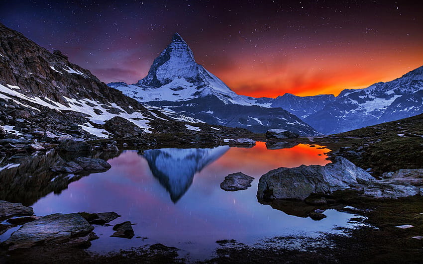 La excusa alemana Matterhorn Matərˌhɔrn es una montaña en los Alpes entre Suiza e Italia fondo de pantalla