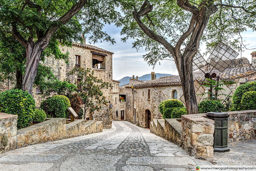 Pals, A Lovely Medieval Village (Catalonia) in 2020. background, Modern art decor, Catalonia 高画質の壁紙