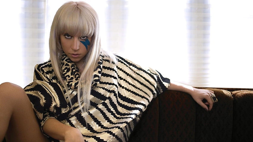 Lady Gaga, Face Paint, Sitting, Ponchos / and Mobile Background HD wallpaper