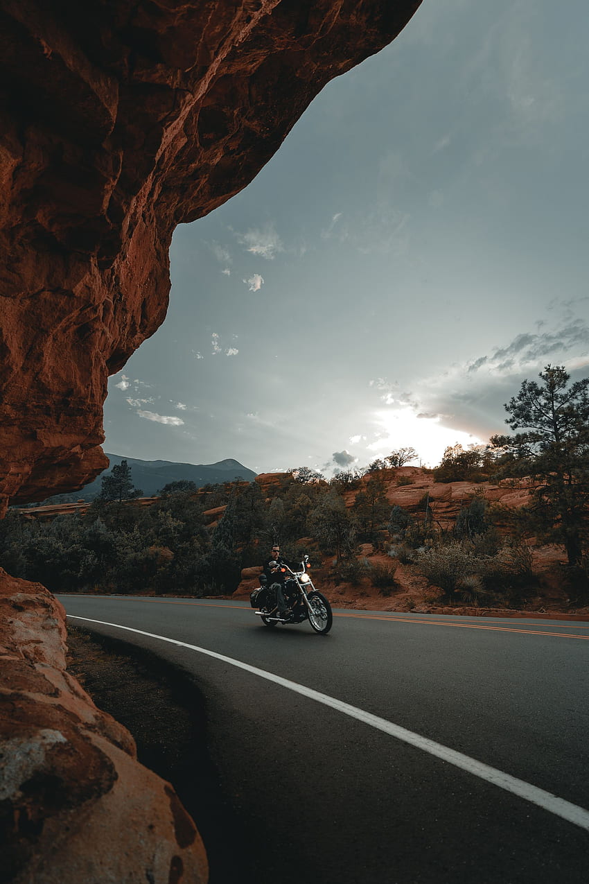 オートバイ, 岩, 道路, モーターサイクリスト, オートバイ, バイク, バイカー HD電話の壁紙
