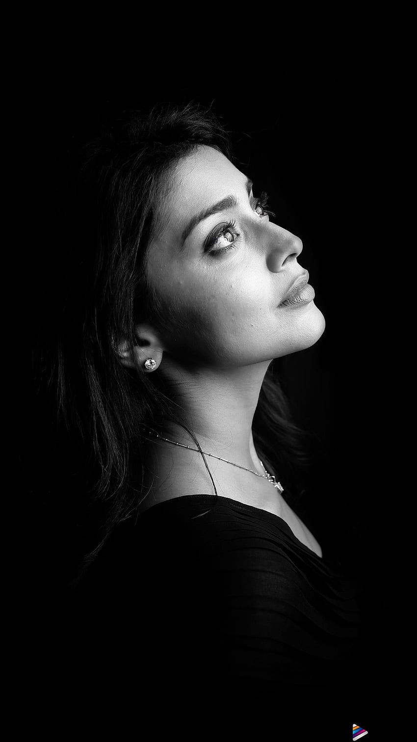 Шрея Саран, многоезична актриса, тъмни души HD тапет за телефон
