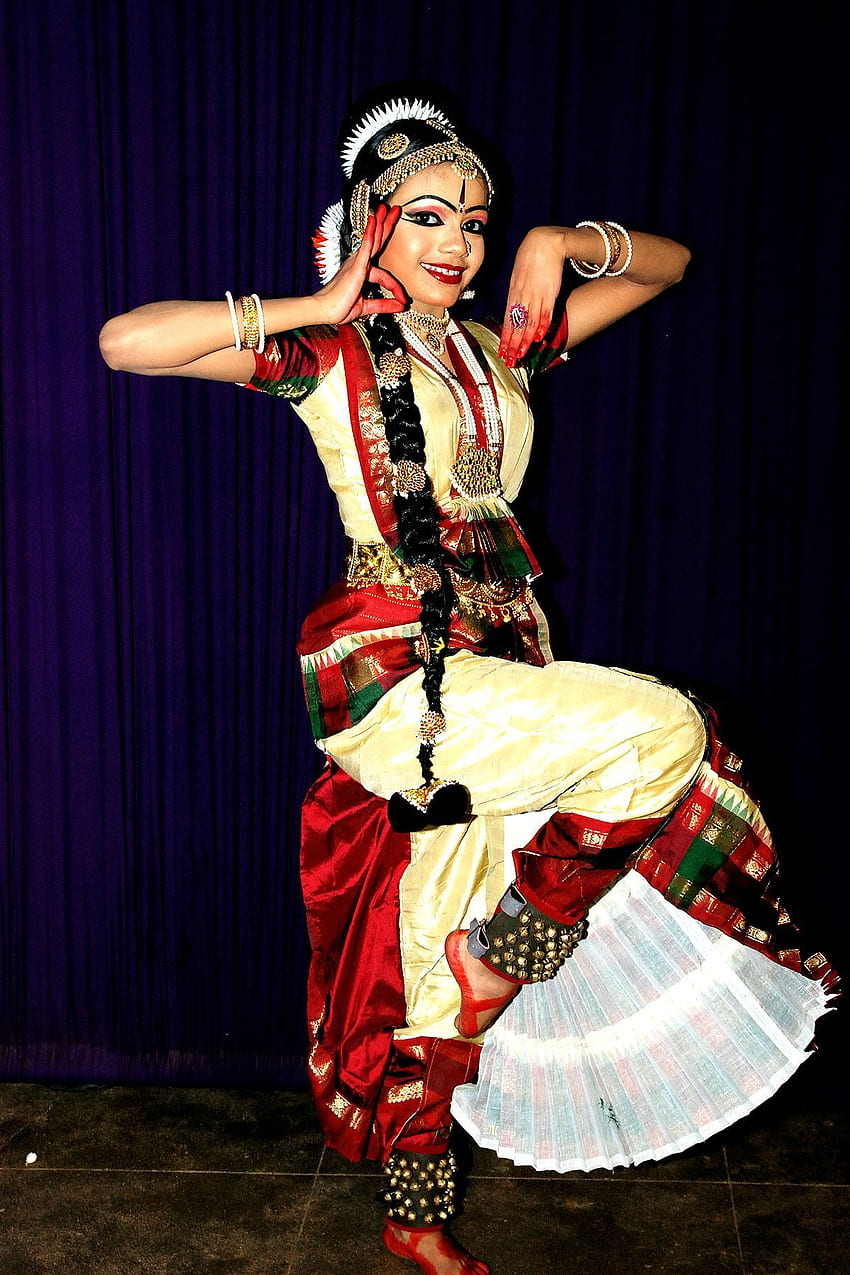 Kuchipudi-Tanzform. Indischer klassischer Tanz im Jahr 2019 HD-Handy-Hintergrundbild