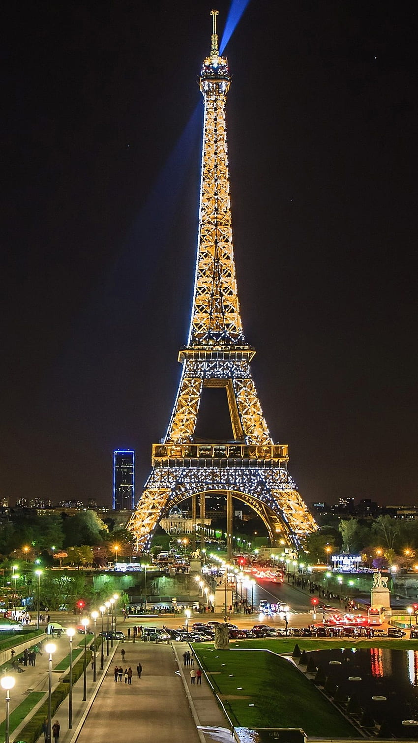 Piękny nocny widok, Wieża Eiffla, Reflektor, Paryż, Francja IPhone 8 7 6 6S Plus, Tło Tapeta na telefon HD