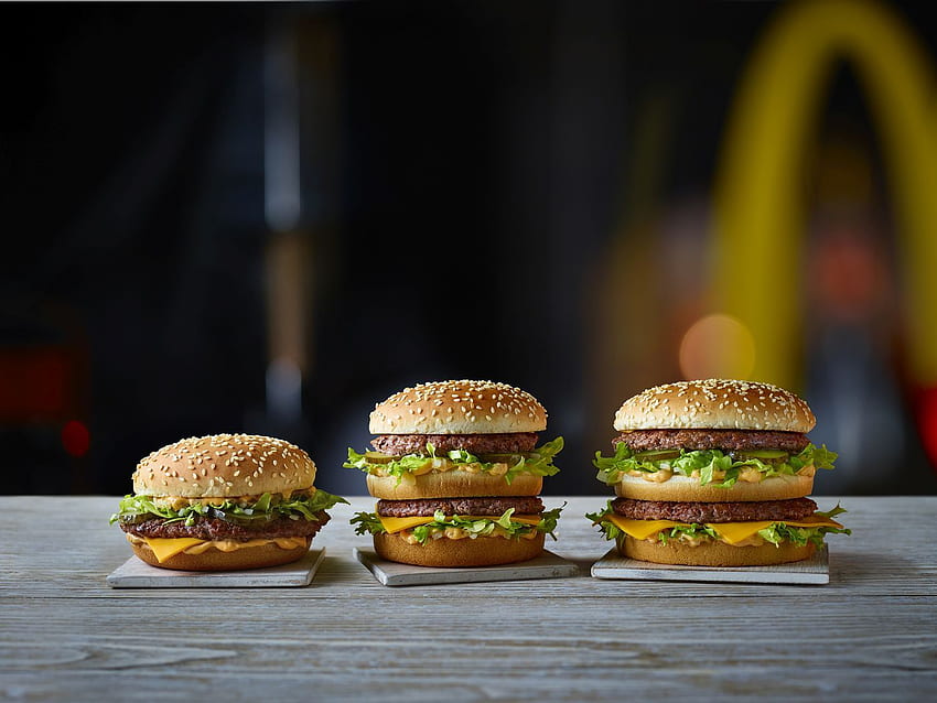 McDonald's stellt Grand Mac und Mac Jr vor, um 50 Jahre Big Mac zu feiern HD-Hintergrundbild