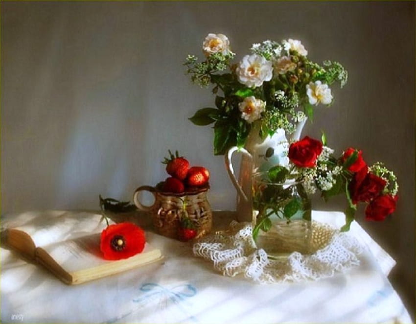 Reserve morangos e flores - natureza morta, livro, rosas, papoula, morangos, vermelho, rendas, flores brancas papel de parede HD