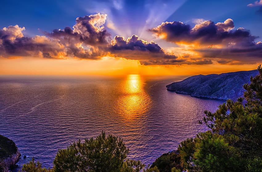 Amazing sea sunset, sea, golden, coast, beautiful, rocks, fiery, reflection, view, sky, amazing, water, lovely, sunset HD wallpaper