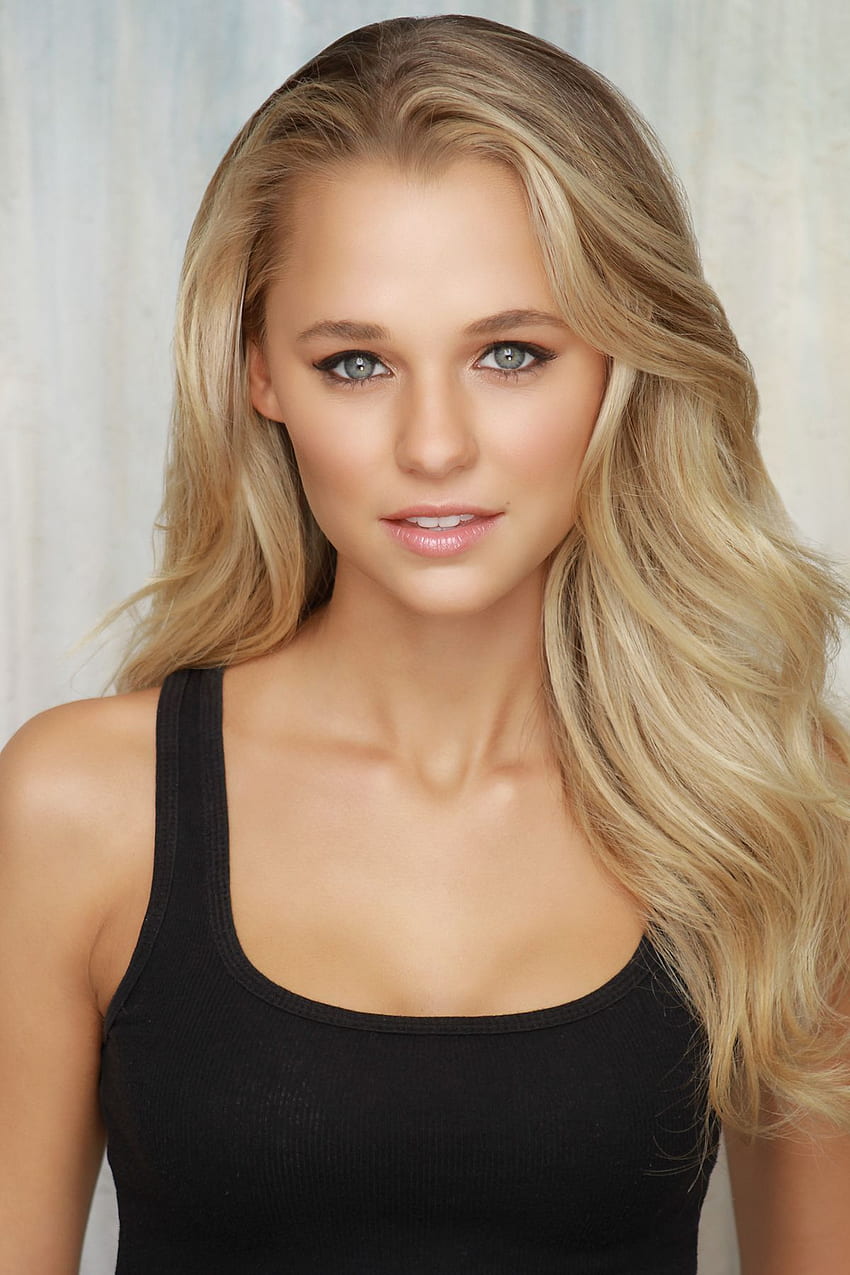 Madison Iseman. Madison iseman, Beautiful blonde, Beauty HD phone wallpaper