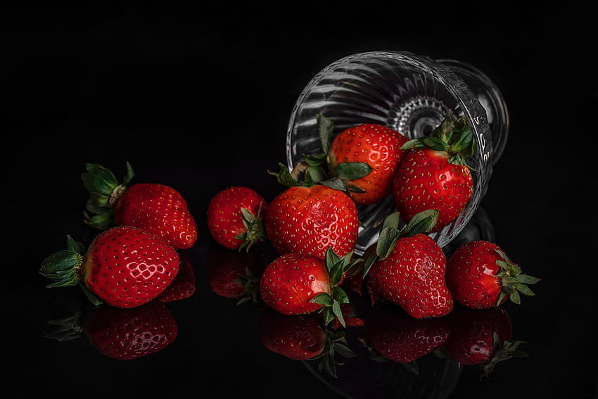 Strawberries, Fruits, Basket, Dark background, Berries HD wallpaper