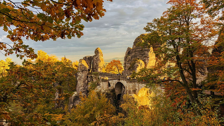 Montagne di arenaria, Bastei, Sassonia, autunno autunno, nuvole, alberi, colori, cielo, foresta, paesaggio, foglie, Germania Sfondo HD