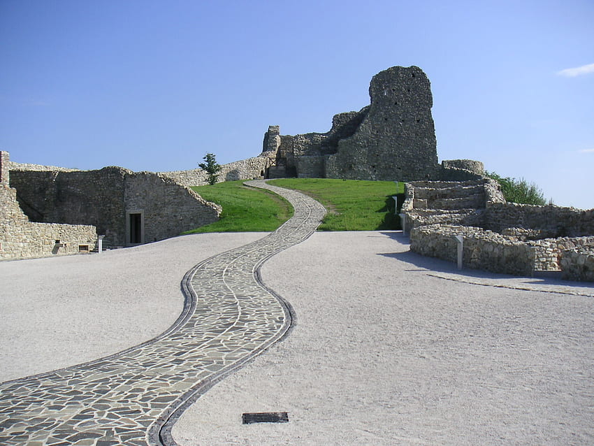 Devín Castle - Castle in Slovakia, Devin Castle HD wallpaper
