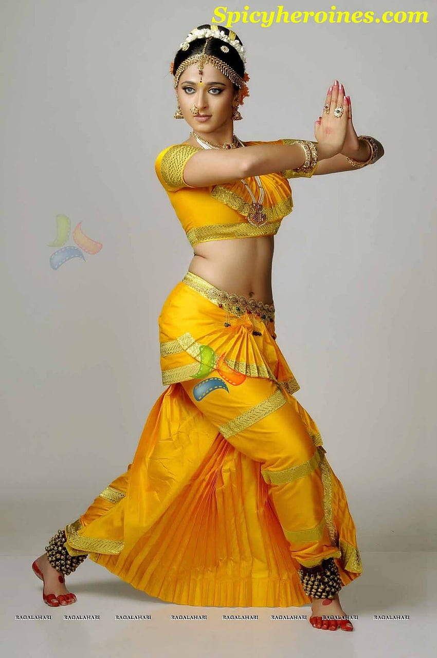Anushka Shetty Danza Clásica fondo de pantalla del teléfono