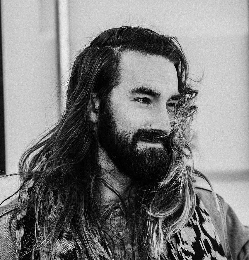/ Schwarz-Weiß-Aufnahme eines Mannes mit langen Haaren und Bart, einfarbiger bärtiger Mann, Bartmänner HD-Handy-Hintergrundbild