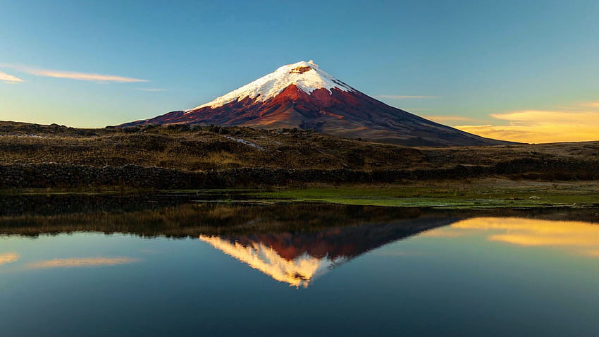 Cahaya pertama di Cotopaxi, Ekuador, pantulan, gunung berapi, langit, air, matahari terbit, gunung Wallpaper HD
