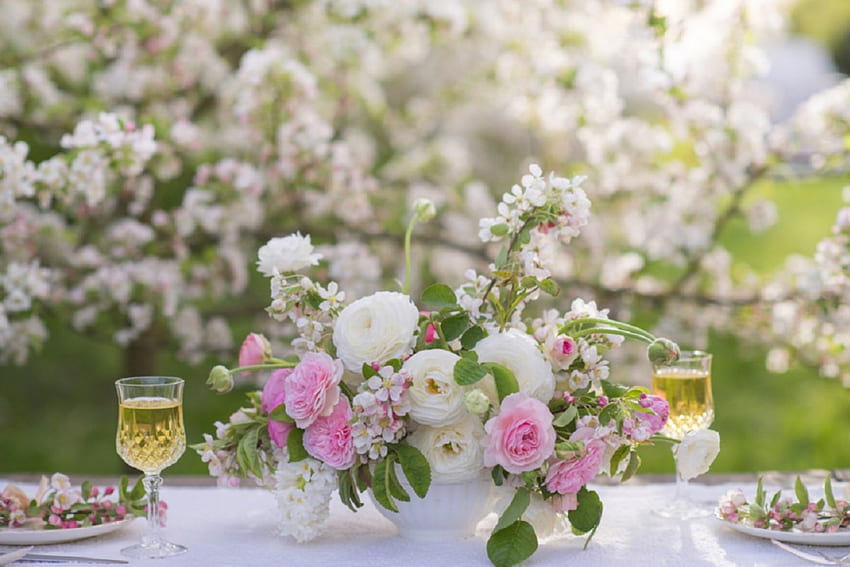 Spring Beauty, still life, table, apple blossoms, garden, nature, flowers, spring, beauty HD wallpaper
