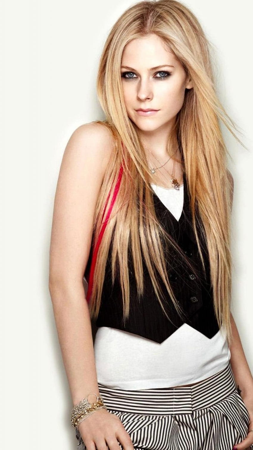 Avril Lavigne HD phone wallpaper