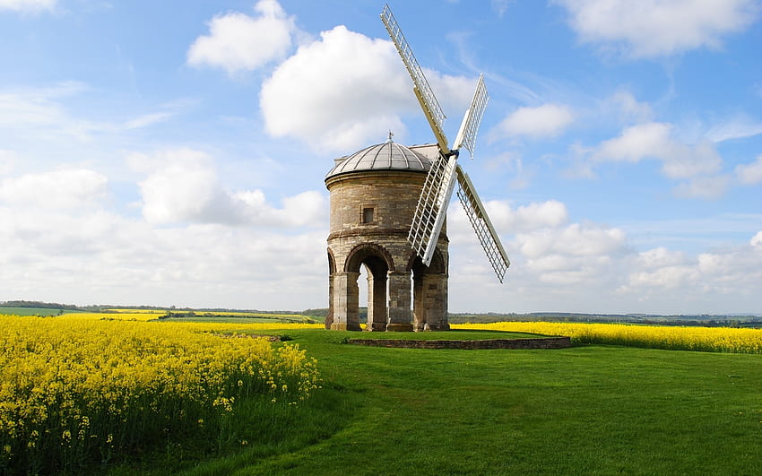 チェスタートン、ヨークシャー、イギリス、イングランドの風車、風車、フィールド、雲、自然 高画質の壁紙