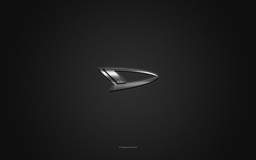 Logo Daihatsu, logo argenté brillant, emblème métallique Daihatsu, texture en fibre de carbone grise, Daihatsu, marques, art créatif, emblème Daihatsu Fond d'écran HD