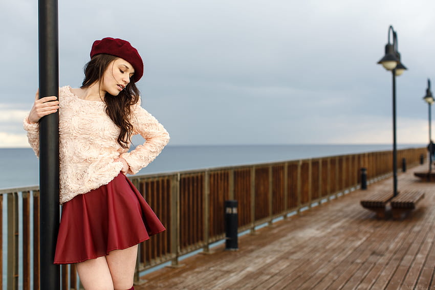 Serena Wood on a Pier, gonna, molo, modella, mora, maglione Sfondo HD