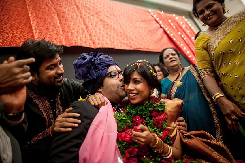 pasangan india berciuman pernikahan india pernikahan candid terbaik Wallpaper HD