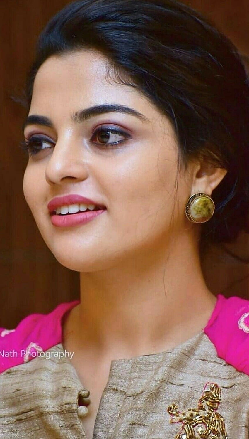 Nikhila vimal. Indian natural beauty, Most beautiful indian actress, Beautiful  girl face HD phone wallpaper | Pxfuel