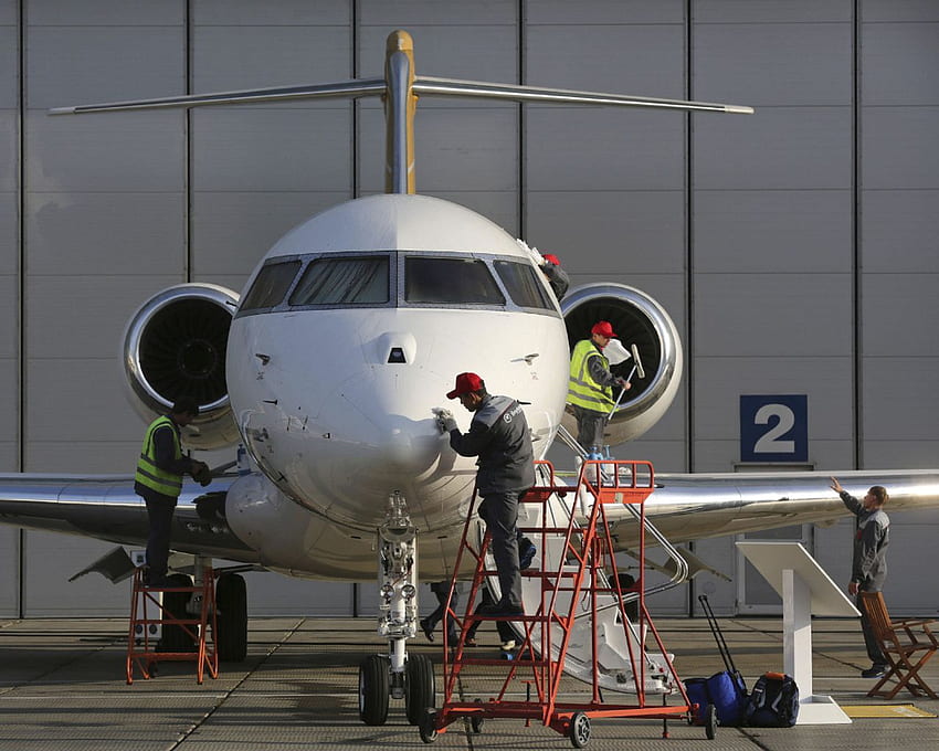 Bombardier to suspend Global jet production HD wallpaper
