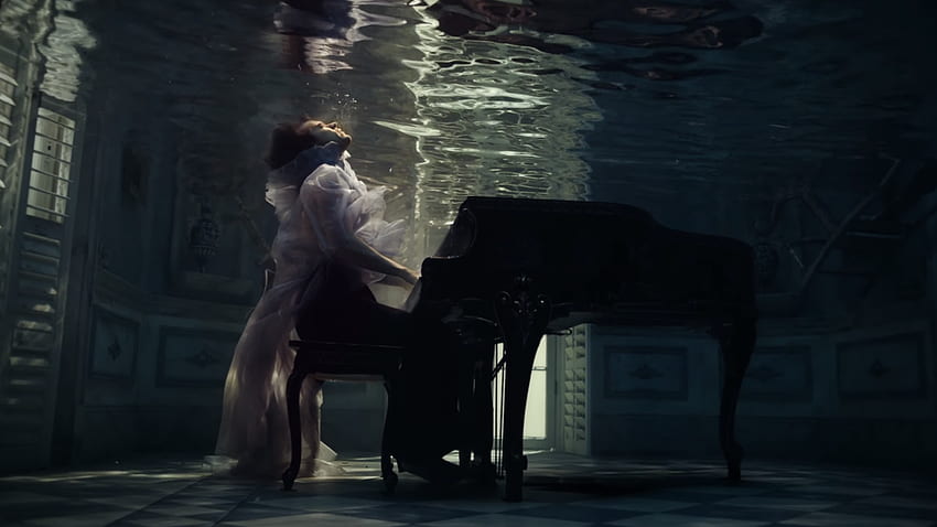 ハリー・スタイルズが水っぽくて壊滅的な落下ミュージック・ビデオをリリース 高画質の壁紙