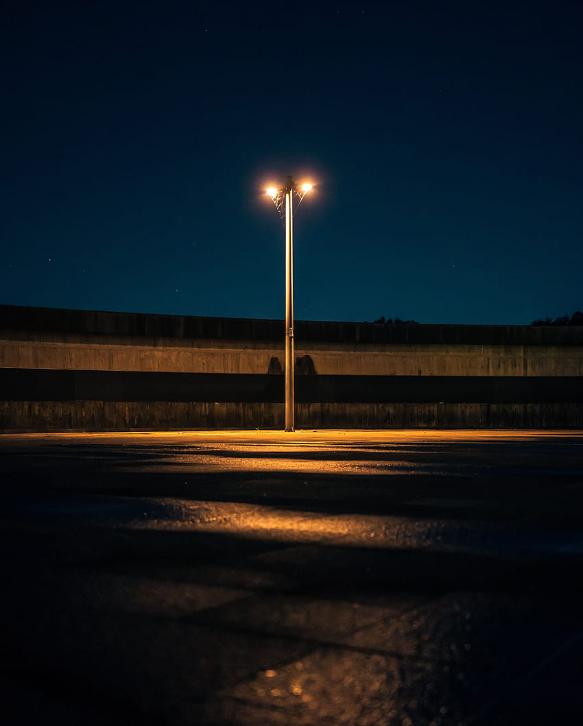 Straßenlaterne während der Nacht · Lager, Straßenlaterne HD-Handy-Hintergrundbild