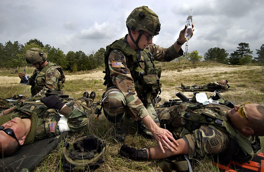 Прилагане на военномедицинско обучение към цивилни кариери. Ветерани, боен медик HD тапет