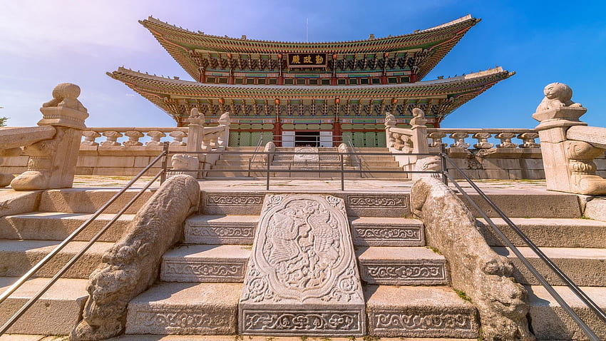 Geunjeongjeon, the main throne hall of Gyeongbokgung Palace in Seoul, South Korea Palace HD wallpaper
