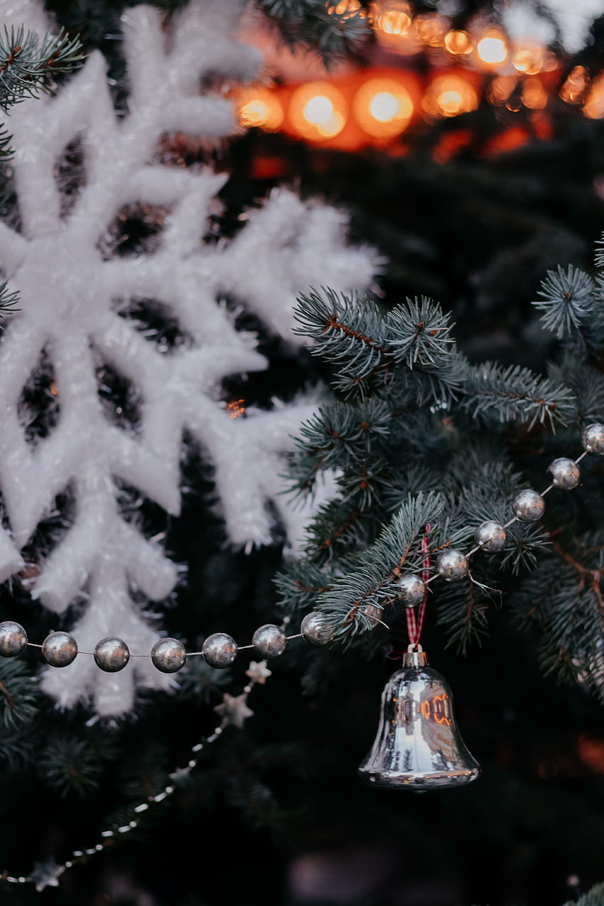 Liburan, Tahun Baru, Natal, Pohon Natal, Garland, Dekorasi, Bell wallpaper ponsel HD
