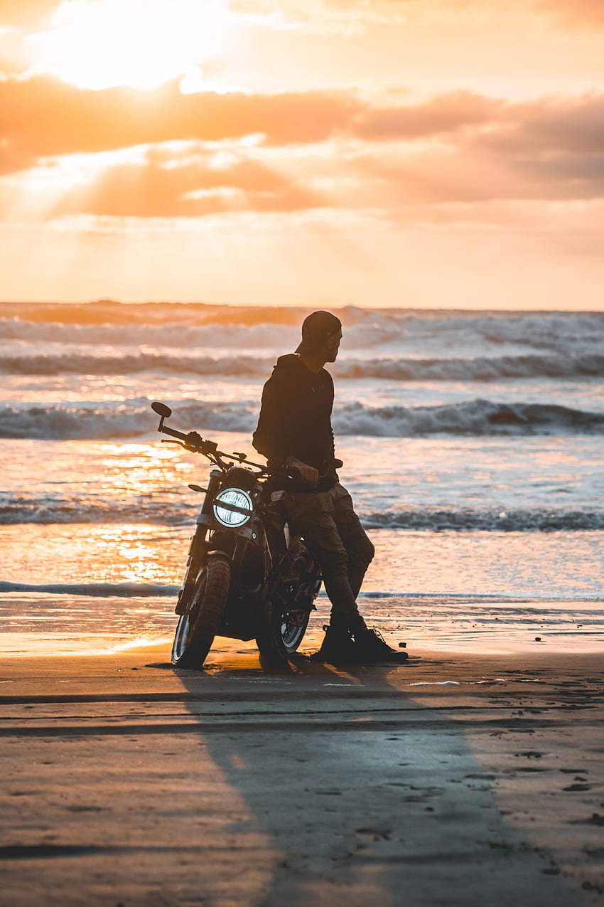 Zachód słońca, motocykle, sylwetka, motocyklista, motocykl, samotność Tapeta na telefon HD