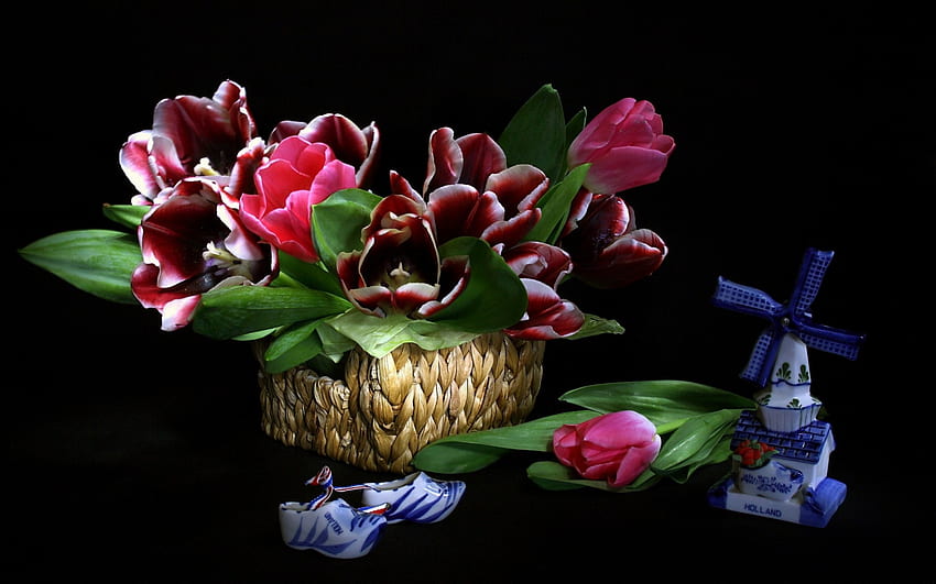 Bouquet de printemps, moulin à vent, nature morte, chaussures, Hollande, tulipes, porcelaine Fond d'écran HD