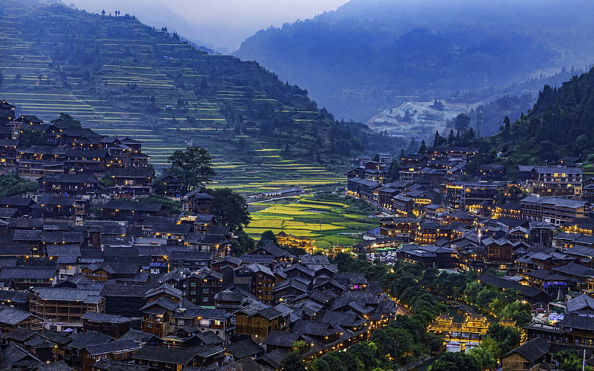 Xijiang Qianhu Miao Village, wieczór, pejzaże miejskie, Kaili, Guizhou, Chiny, Azja, chińskie miasta z rozdzielczością. Wysoka jakość Tapeta HD