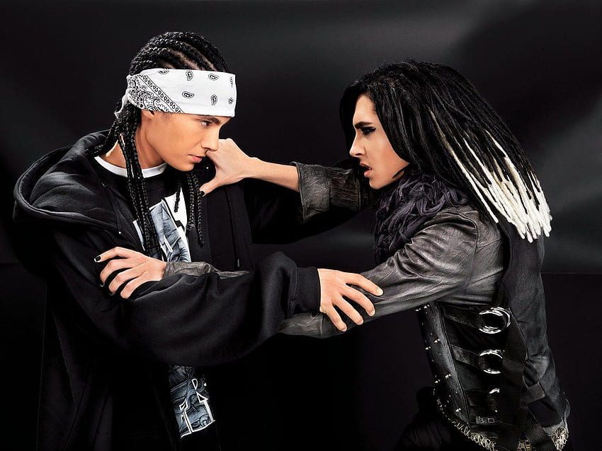 Bill und Tom Kaulitz, jubeln für das neue Album Humano von 2009 HD-Hintergrundbild