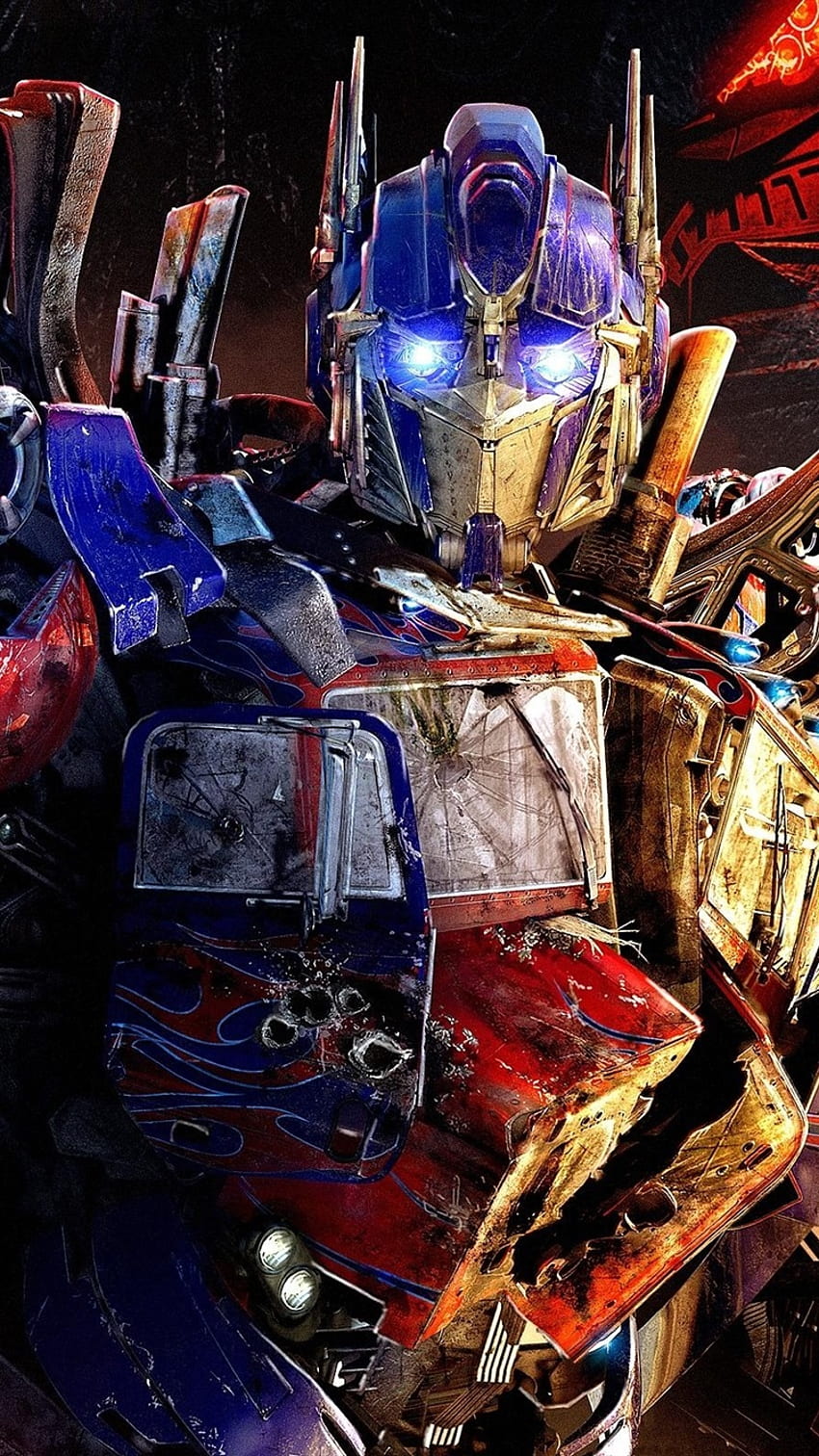 Battle Damage Optimus Prime' Transformers Wallpaper