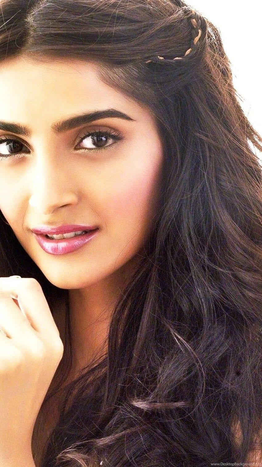 Sonam Kapoor | Sonam kapoor wallpapers, Sonam kapoor, Bollywood celebrities