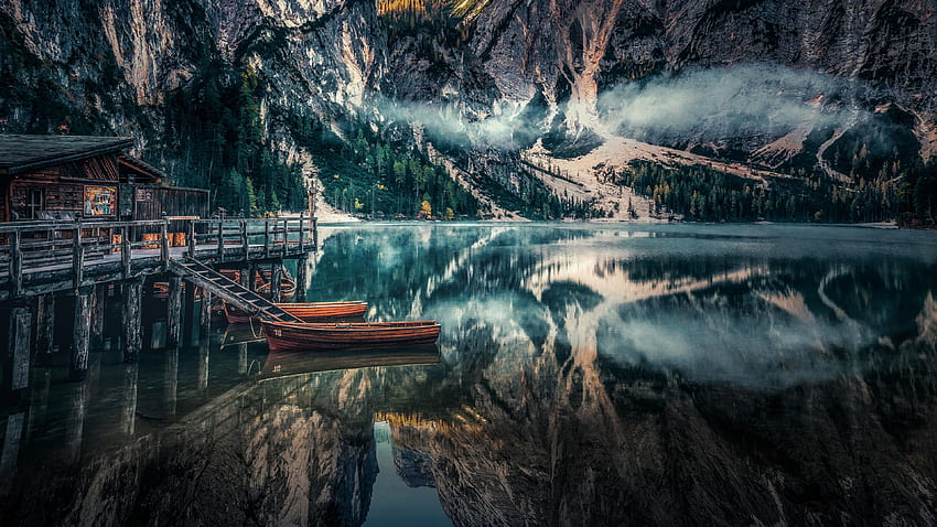 Lago Di Braies en el corazón de los Dolomitas Italia. Naturaleza , Extraño , Naturaleza, Italia Ultra fondo de pantalla