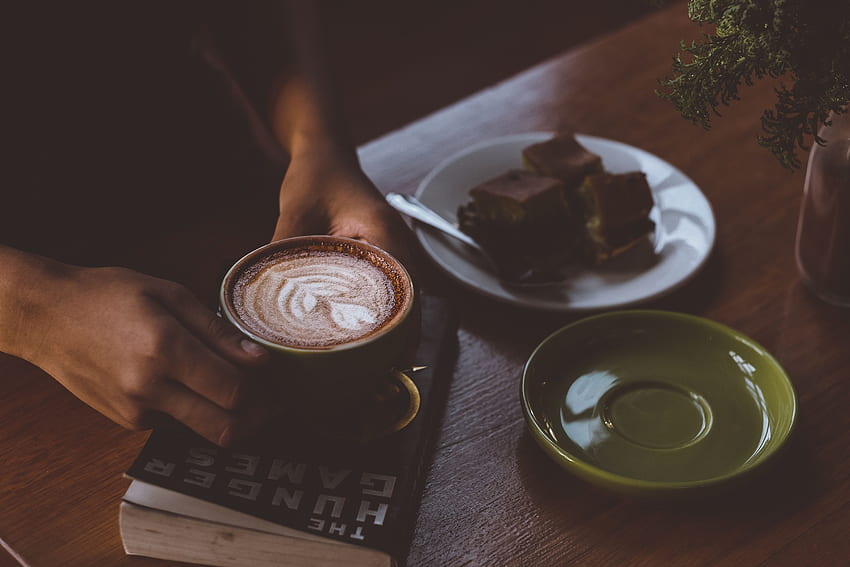 jedzenie, kawa, filiżanka, ręce, książka Tapeta HD