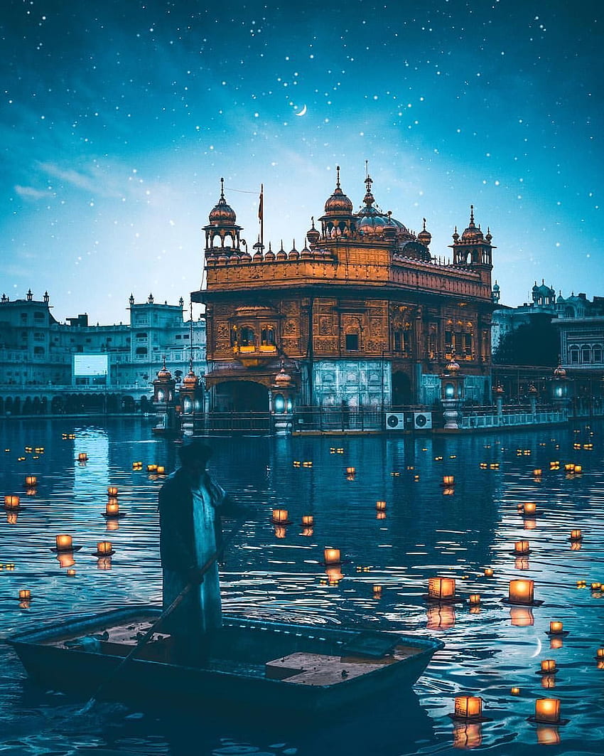 può contenere: esterno e acqua. Tempio d'oro, Tempio d'oro, Tempio d'oro di Amritsar, Tempio d'oro di notte Sfondo del telefono HD