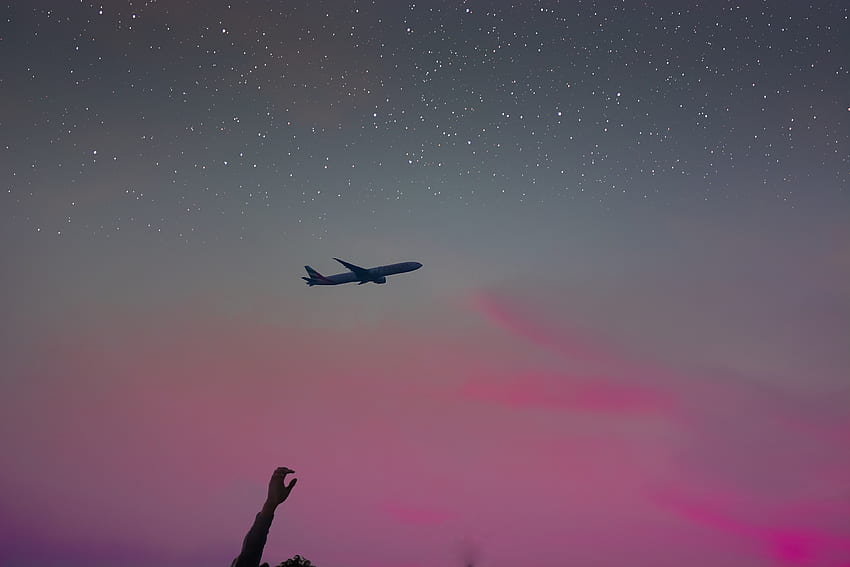 yo, cielo, noche, avión, viaje, estrella, cielo rosa, brazo, silueta, avión, puesta de sol, aftercolor, explorar, hora dorada, mano, tarde, alcance, puesta de sol rosa, estrellas, sueño. Mocah fondo de pantalla