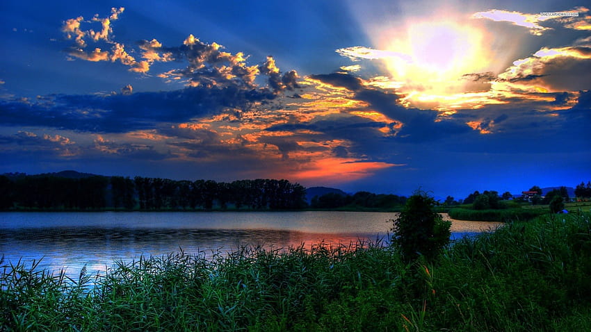 lever de soleil glorieux sur le lac, nuages, herbe, lac, lever de soleil Fond d'écran HD