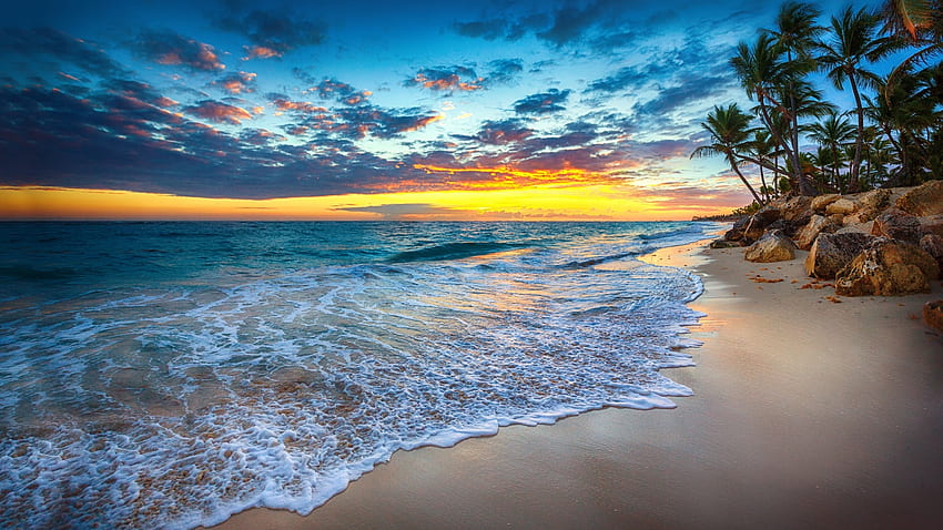 Seszele Zachód słońca, palmy, plaża, morze, kolory, chmury, niebo, słońce Tapeta HD