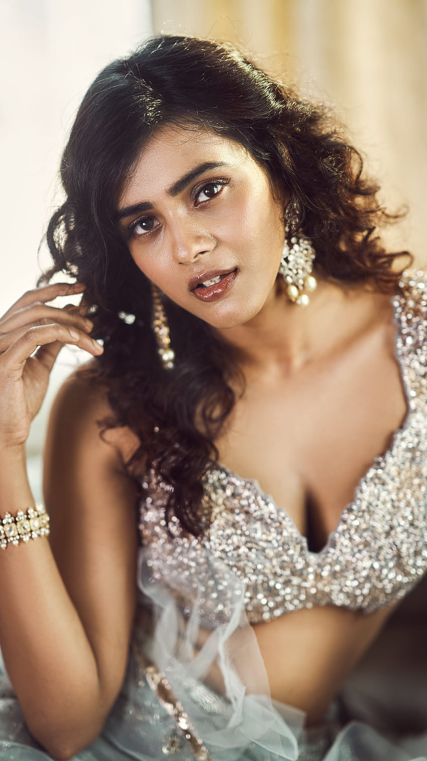 Hebah Patel, multilingual actress, seductive HD phone wallpaper