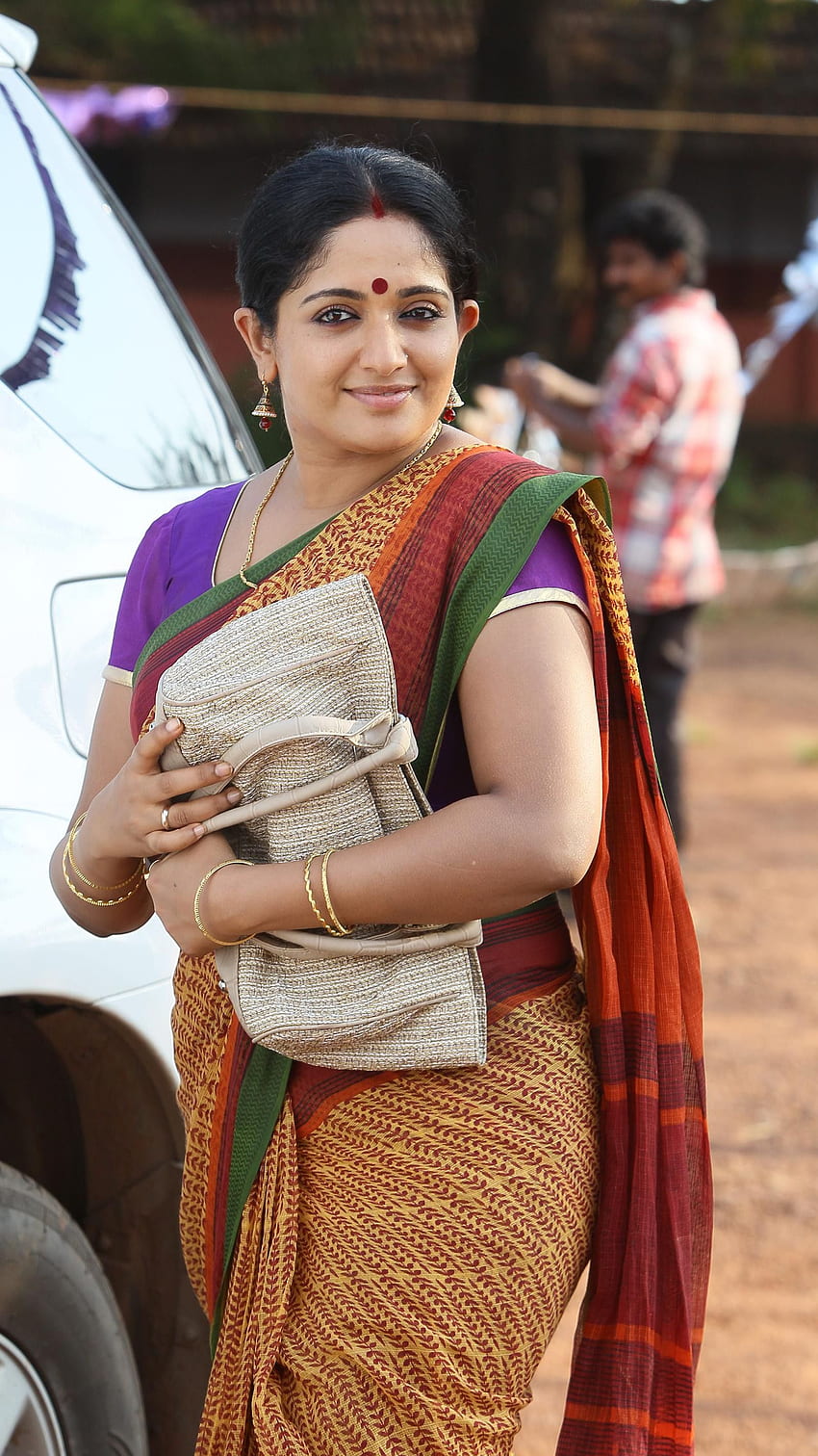 Kavya Madhavan, pecinta saree, aktris mallu wallpaper ponsel HD