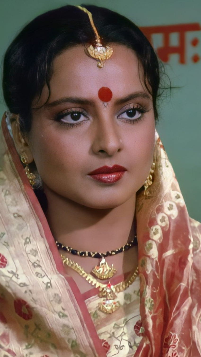 Rekha, bollywood actress, vintage HD phone wallpaper | Pxfuel